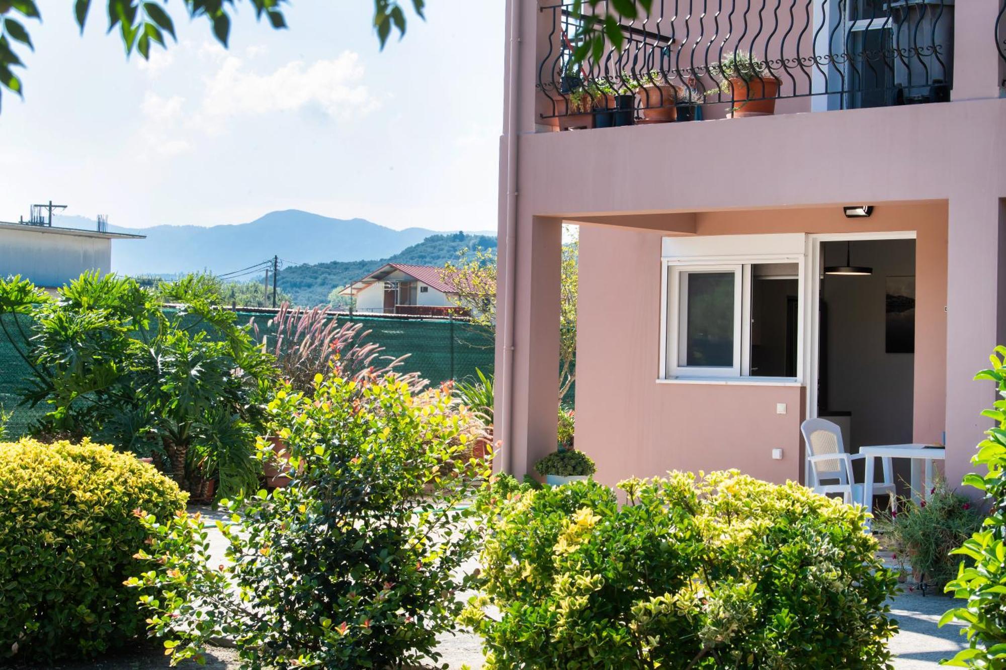 Ruellia Luxury Apartments Kalligoni Exterior photo