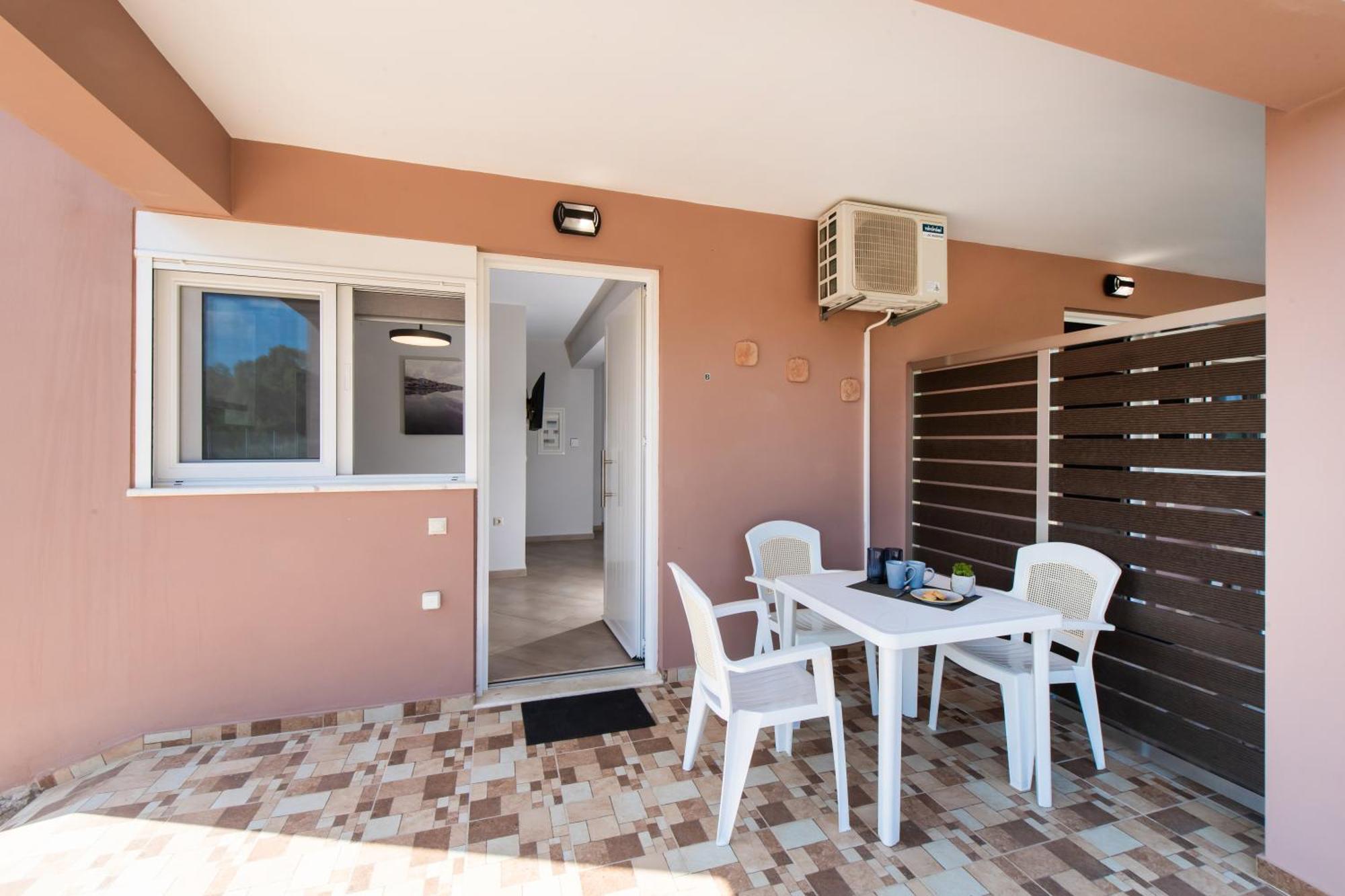 Ruellia Luxury Apartments Kalligoni Exterior photo