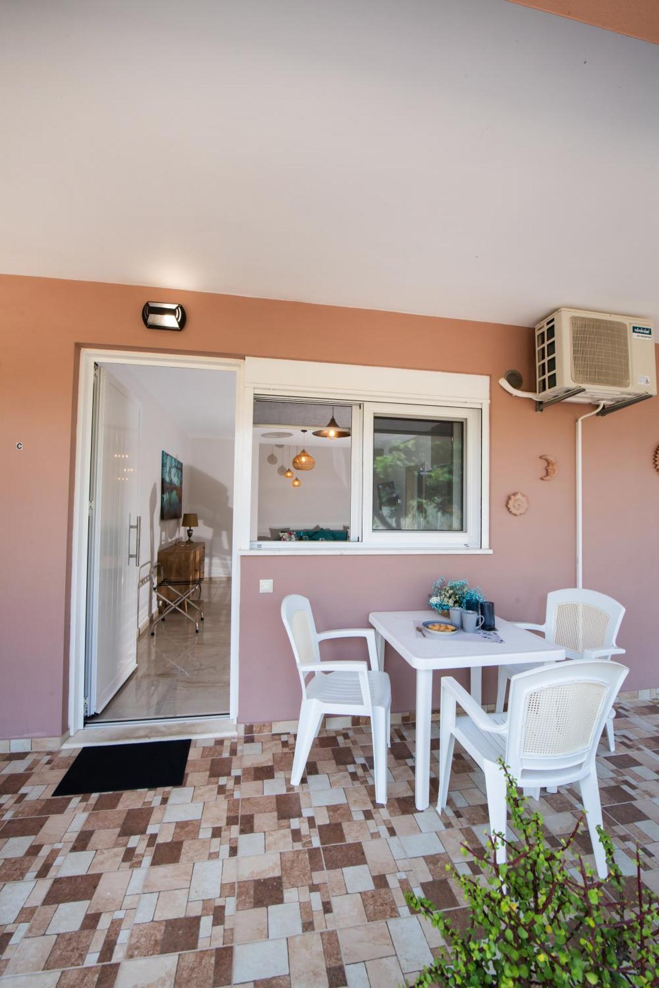 Ruellia Luxury Apartments Kalligoni Exterior photo