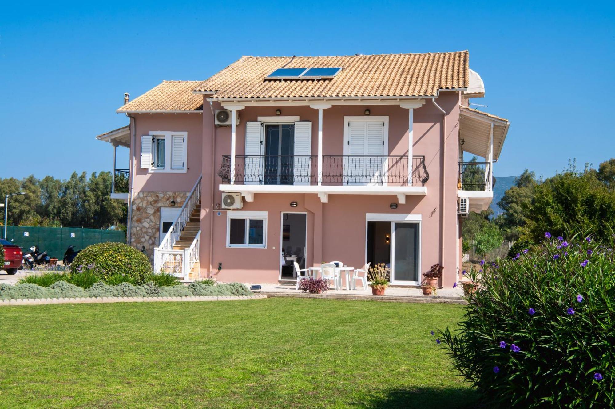 Ruellia Luxury Apartments Kalligoni Exterior photo